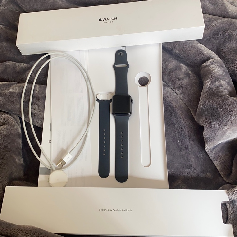 Like New Apple Series 3 Watch w/Box, charging cord, and all paperwork
